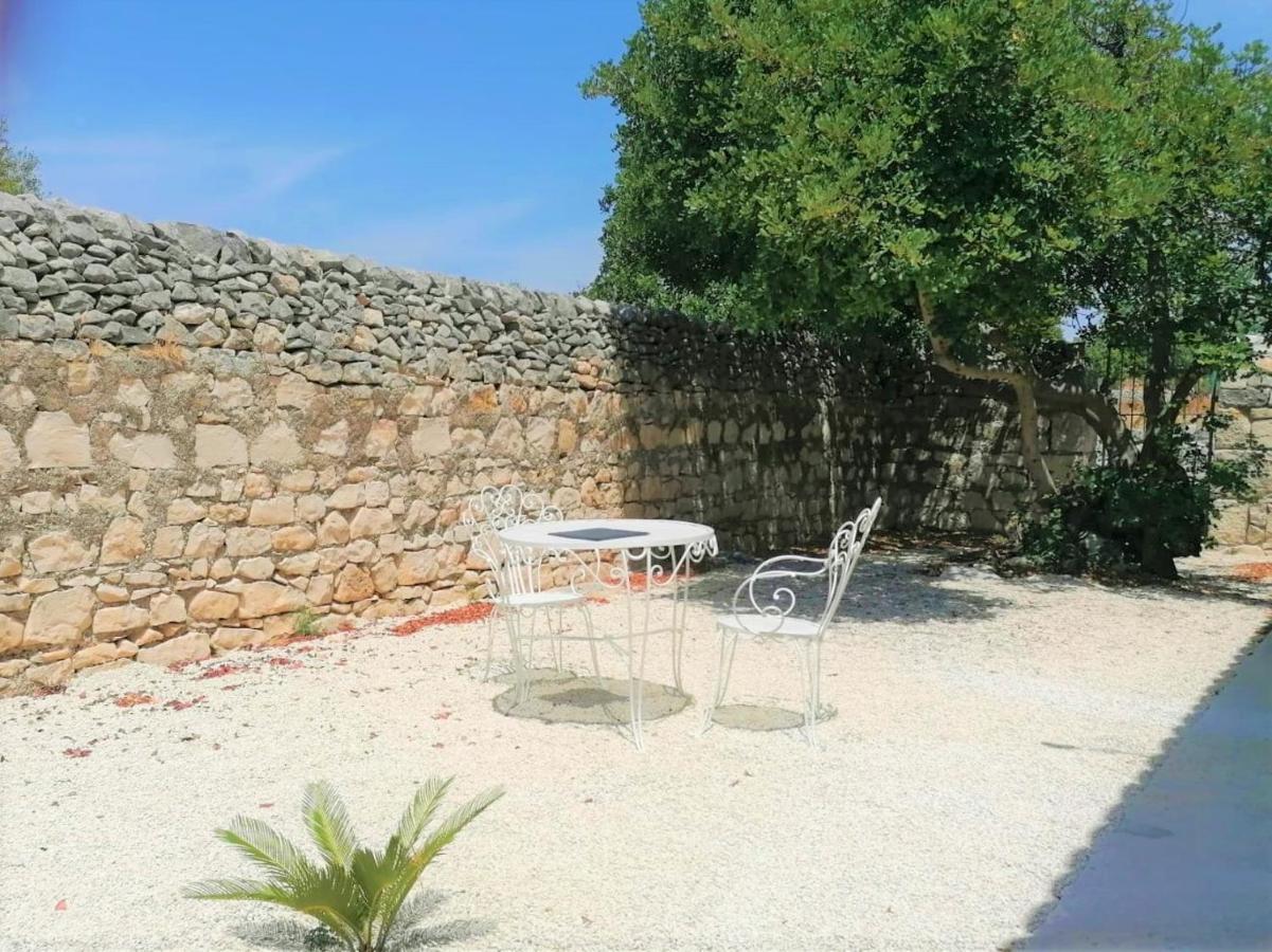 Il Baglio Di Kharrub Rural Guest House بوزالو المظهر الخارجي الصورة